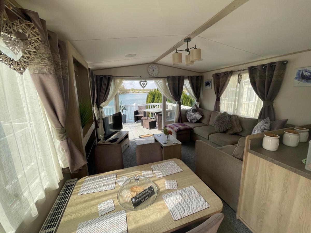 Lakeside Retreat 4 With Hot Tub, Private Fishing Peg Situated At Tattershall Lakes Country Park Eksteriør billede