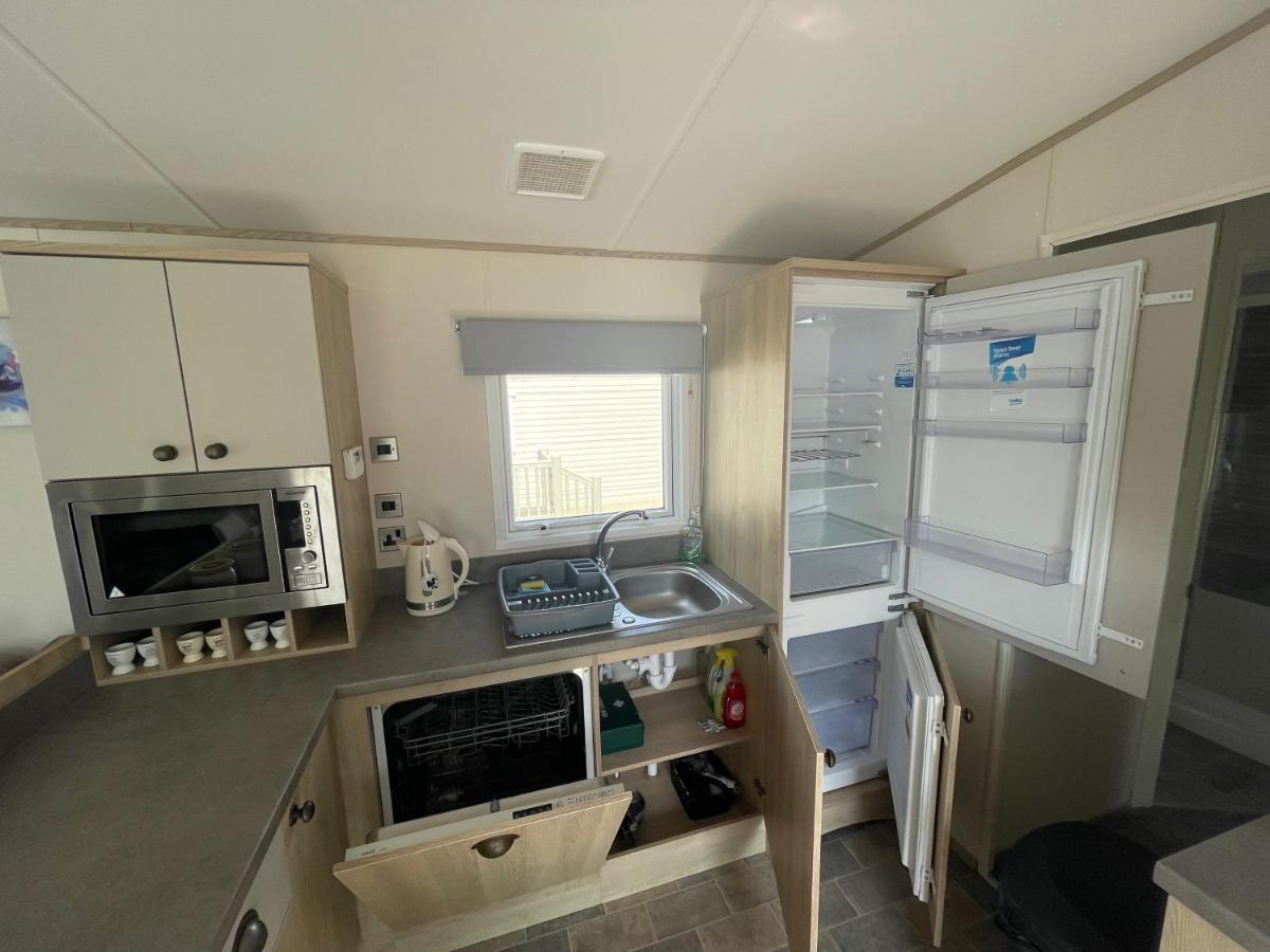 Lakeside Retreat 4 With Hot Tub, Private Fishing Peg Situated At Tattershall Lakes Country Park Eksteriør billede